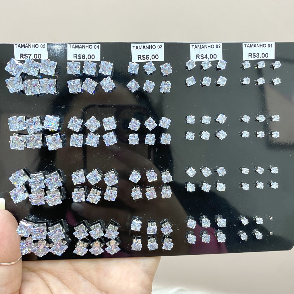 Par de brinco em aço inox ponto de luz quadrado c/ zircônia ✨