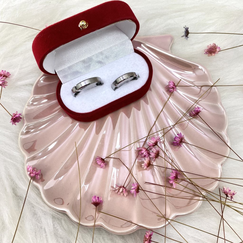 Aliança em aço inox lisa detalhe em volta ✨