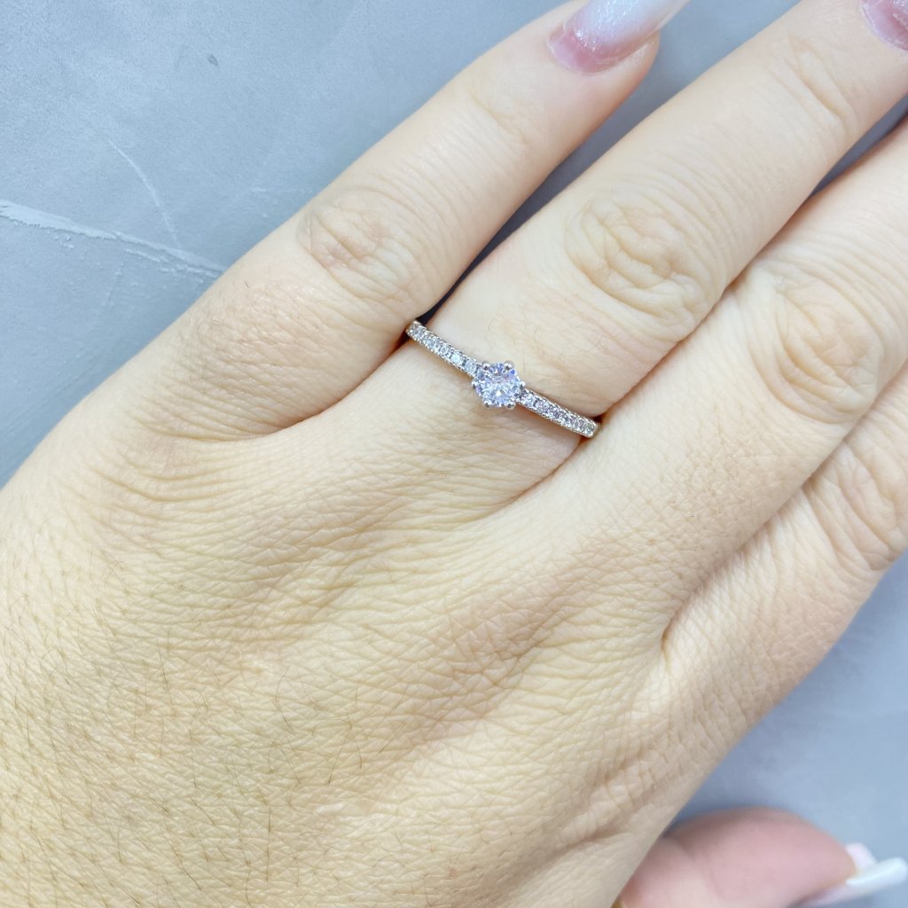 Anel solitário cravejado lateral (Bijoux) 💍