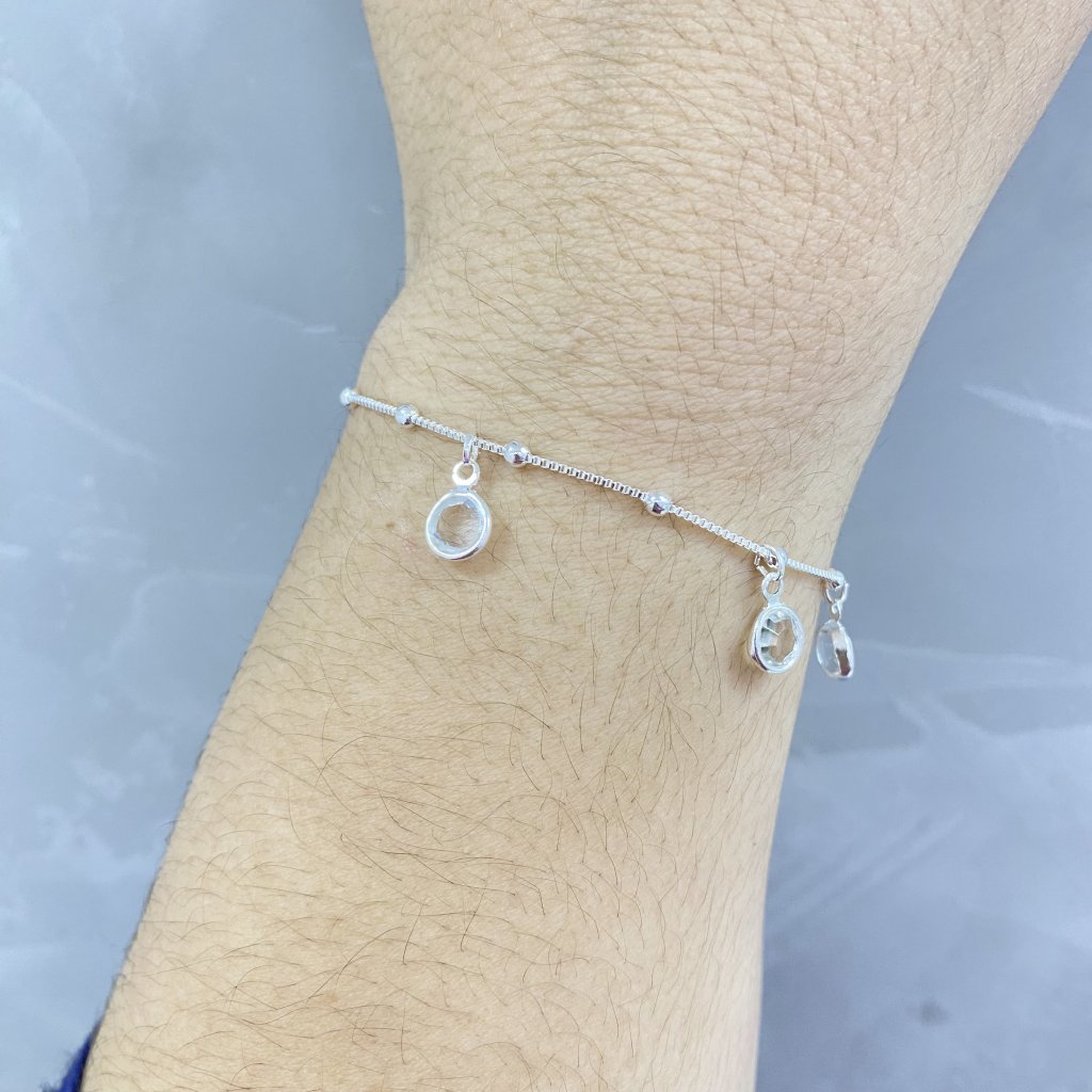 Pulseira prata folheado fio fino bolinha e ponto de luz pendurado ✨