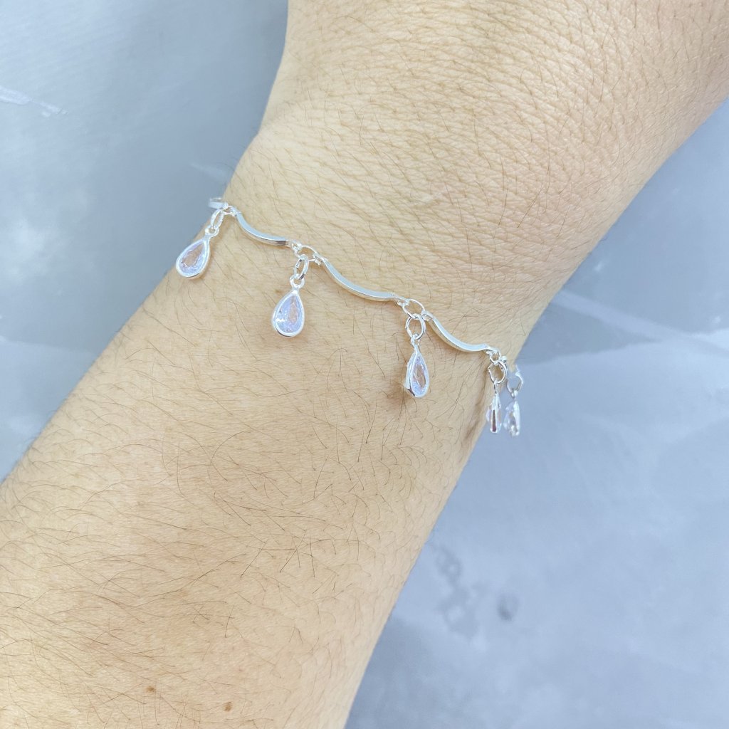 Pulseira prata folheada fio detalhado e mini ponto de luz gotinhas ✨