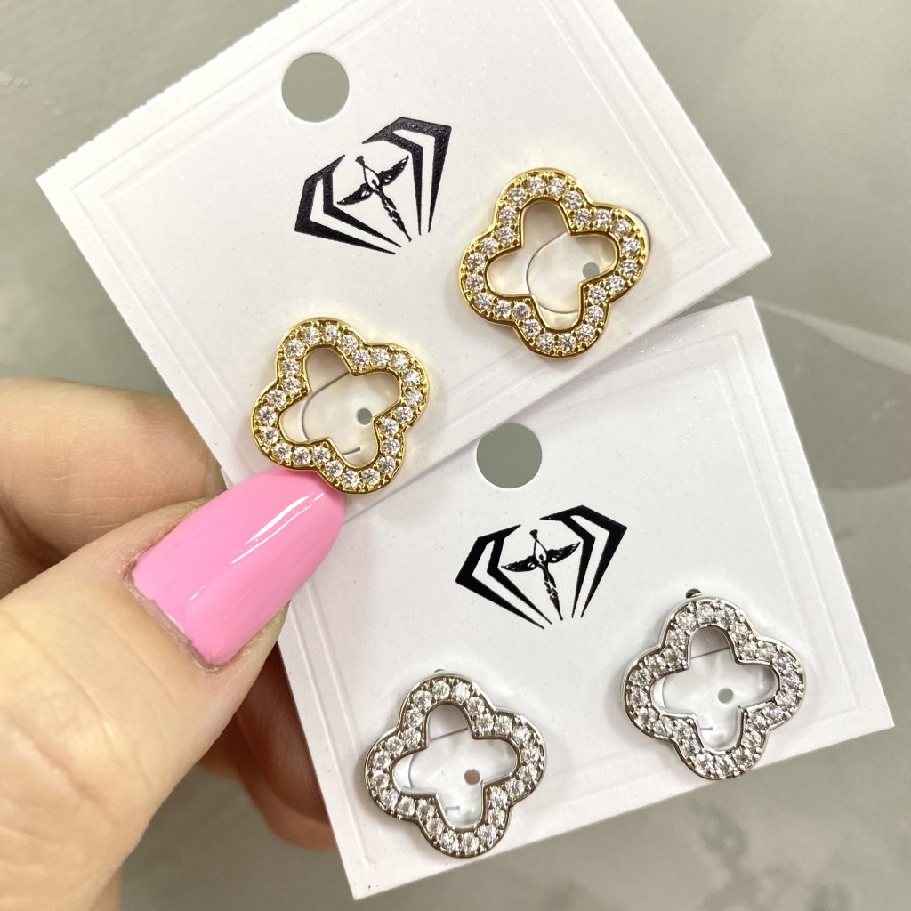 Brinco modelo flor cravejado Bijoux fina (inspiração Virgínia) 