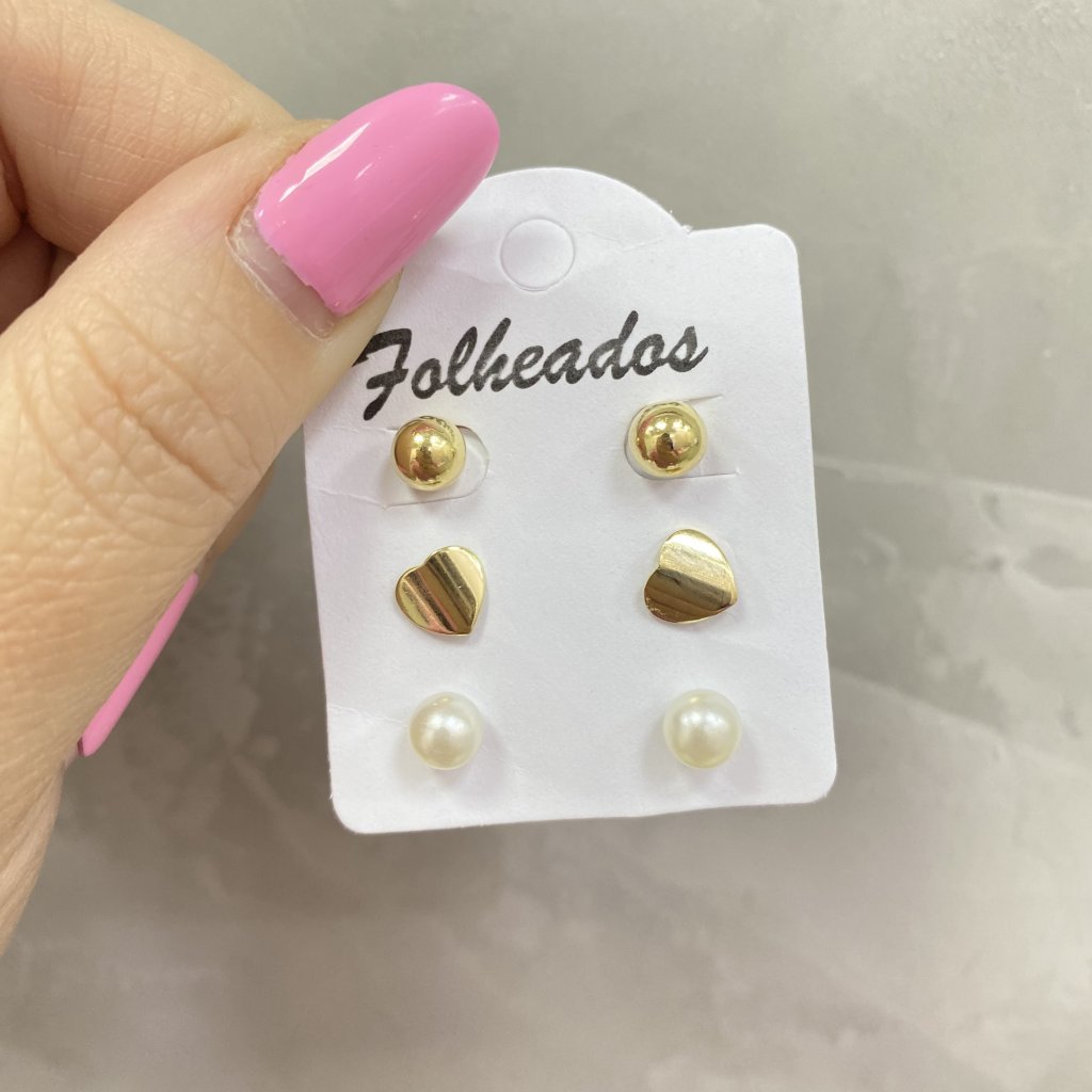 Trio de brincos dourado folheado bolinha, coração e pérola ✨