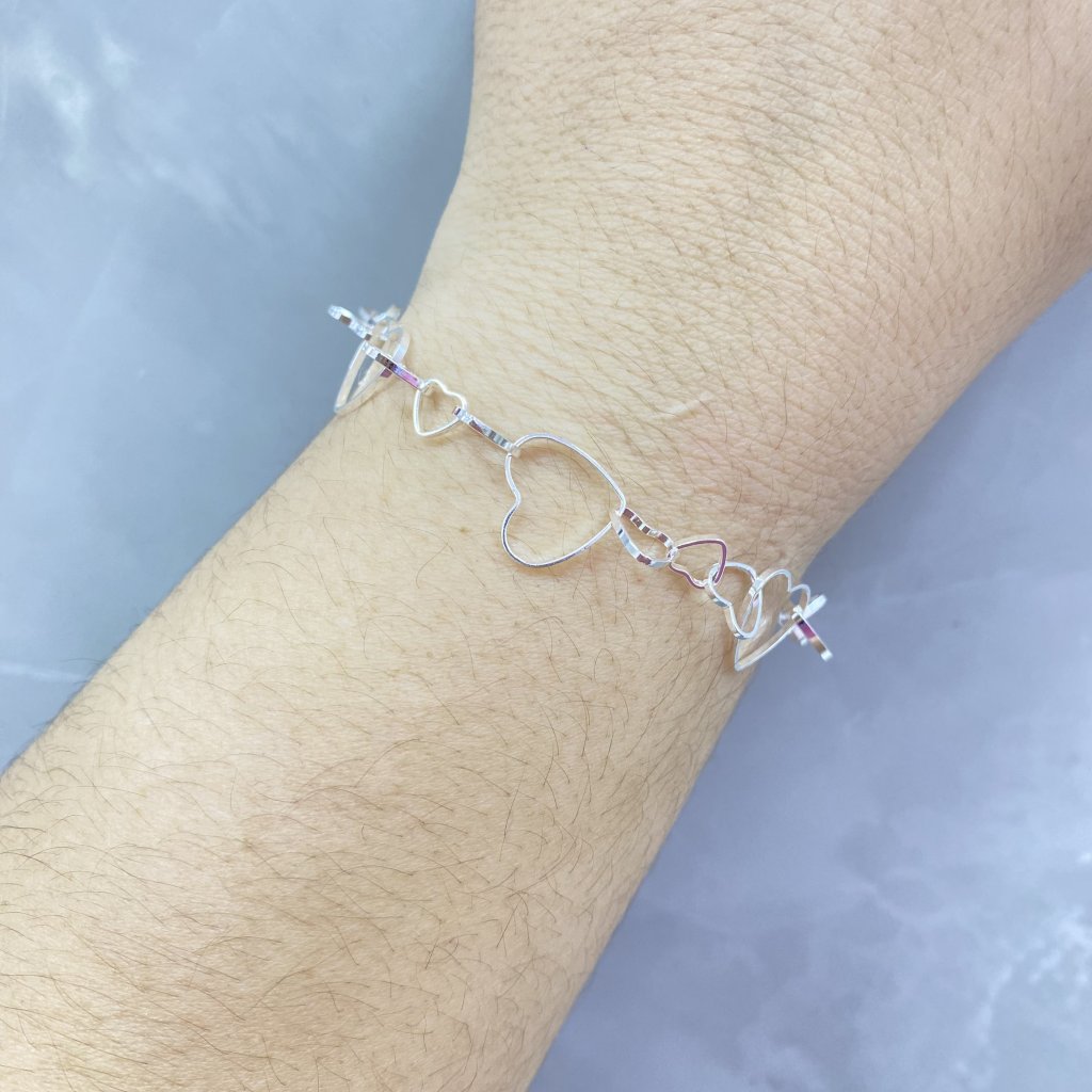 Pulseira prata folheado elos de coração vazado ✨