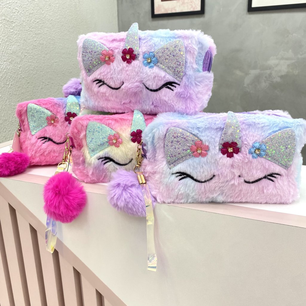 Necessaire Pelúcia Unicórnio Colorido ✨NEC0026