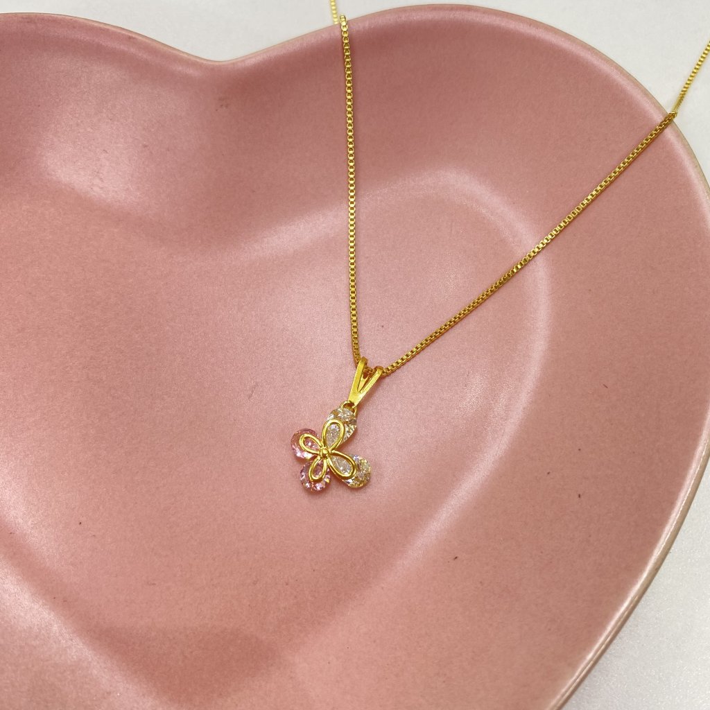 Colar dourado folheado pingente borboleta pedrinha rosa e branco ✨