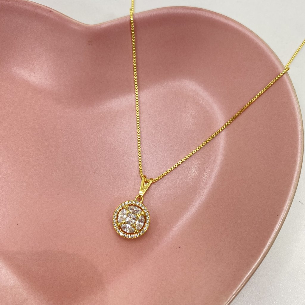 Colar dourado folheado fio persiana e ponto de luz cravejado ✨