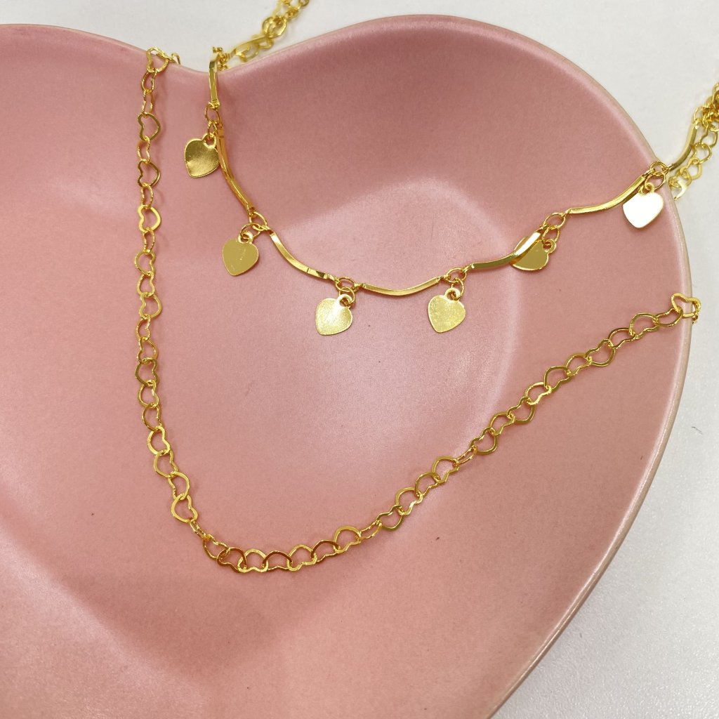 Colar duo dourado folheado fio detalhado e corações e fio corações ✨