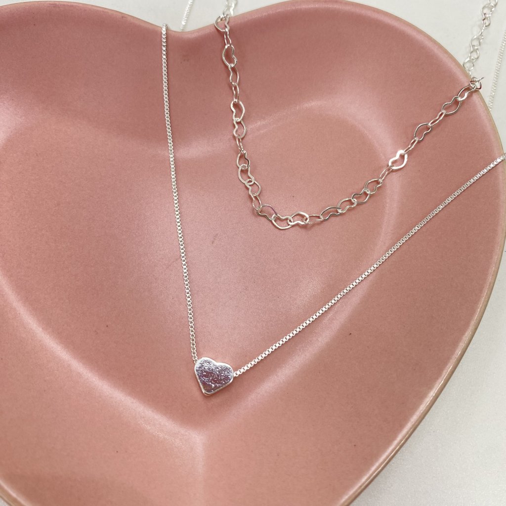 Colar duo prata folheado fio corações e fio persiana e coração ✨