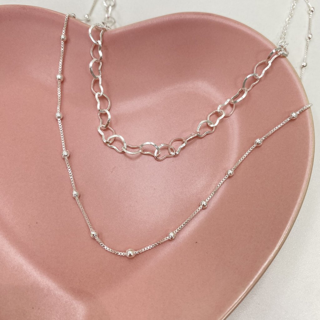 Colar duo prata folheado elos corações e mini bolinhas ✨
