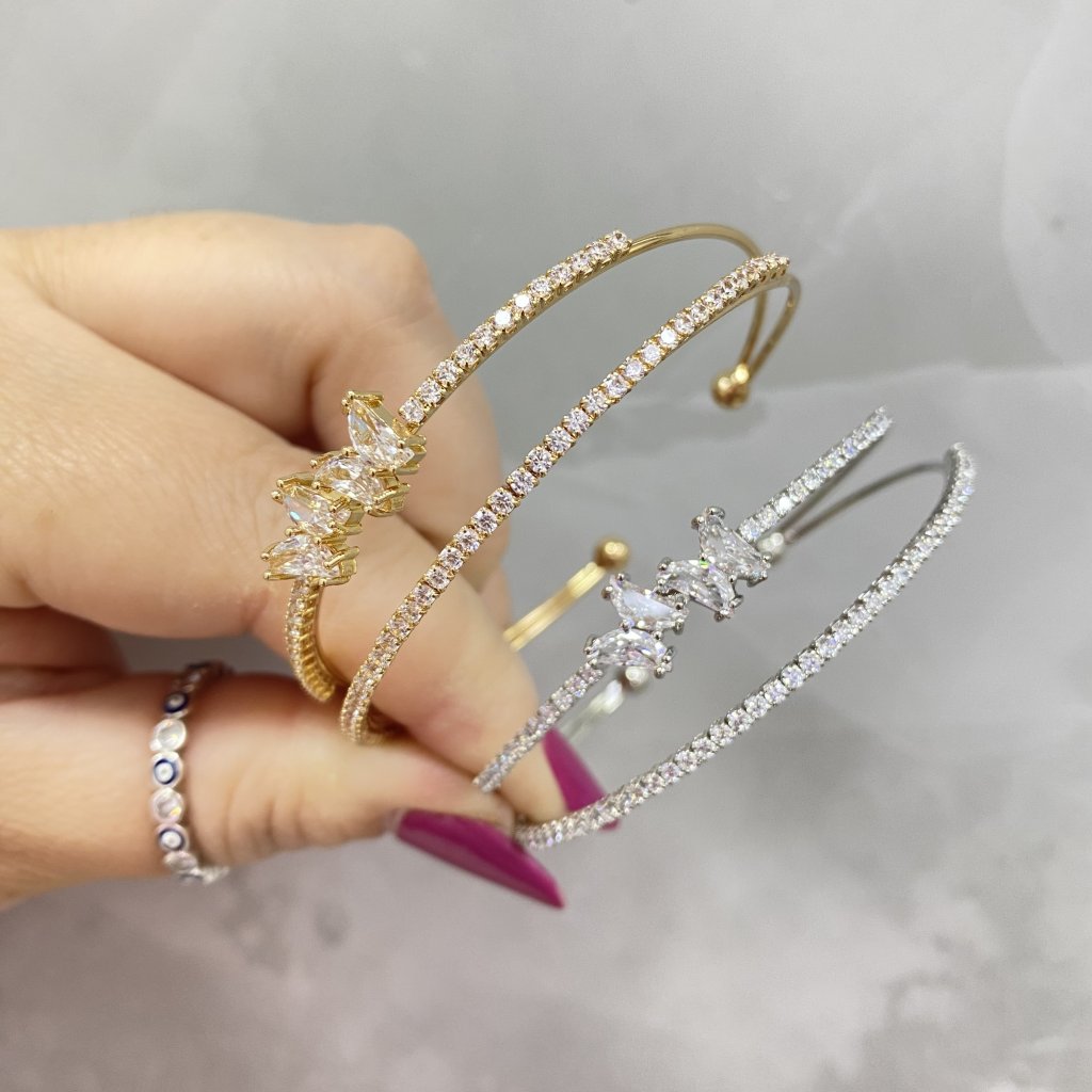 Bracelete Bijoux fina modelo borboleta cravejada ✨