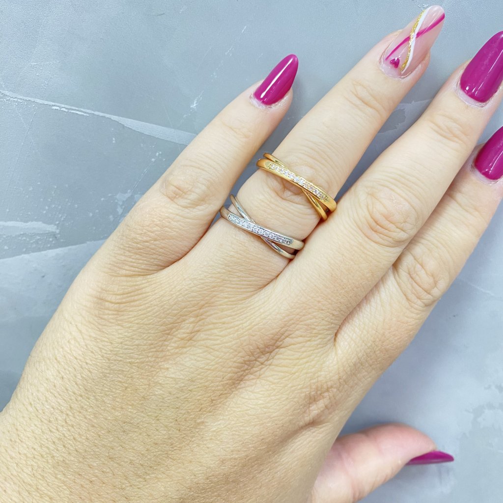 Anel Bijoux fina modelo transpassado fino e cravejado ✨