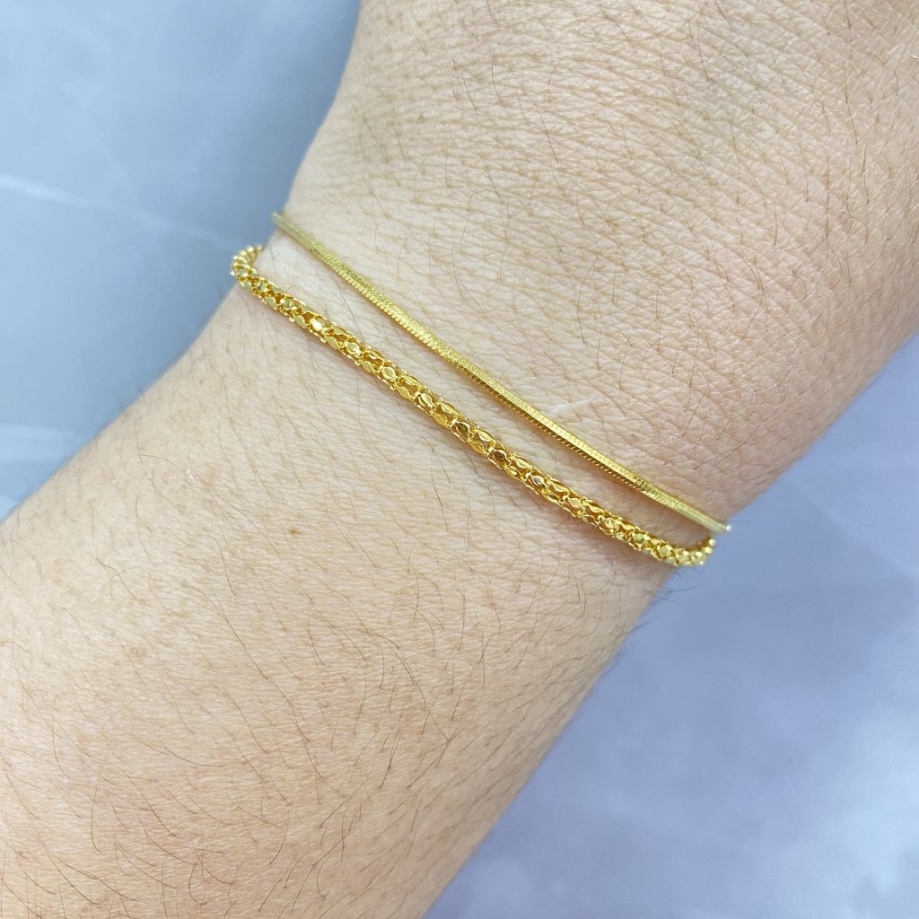 Pulseira dourado folheado fio detalhado e fio fino ✨