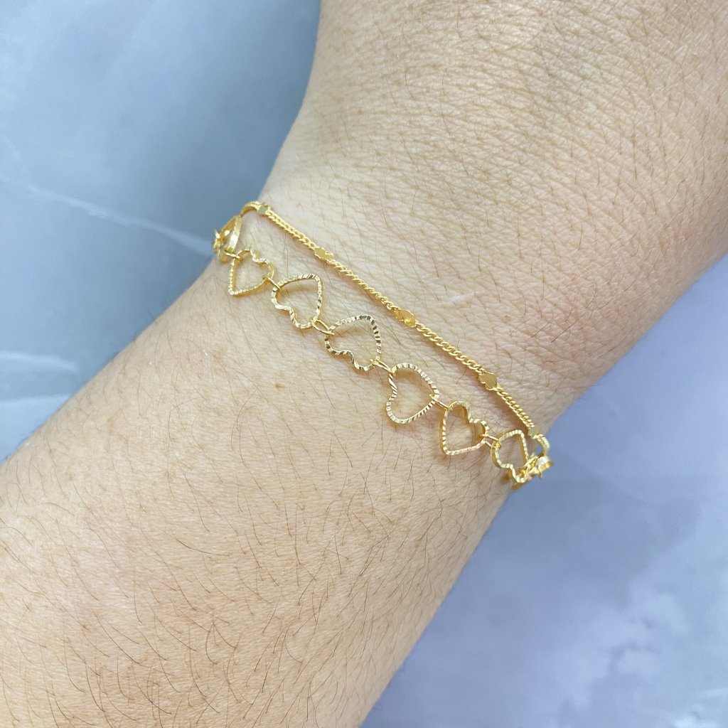 Pulseira dourado folheado elos coração e fio mini coração ✨