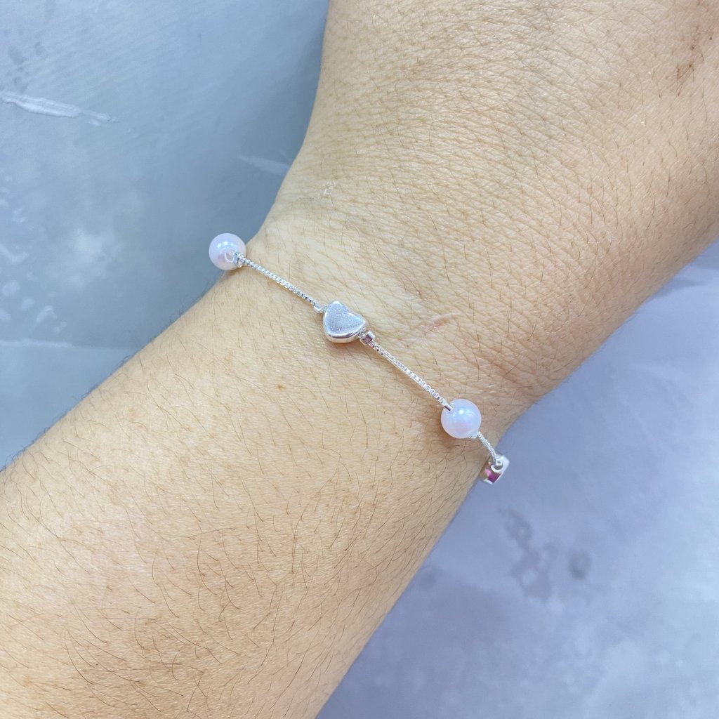 Pulseira prata folheada fio fino coração e bolinha perola ✨