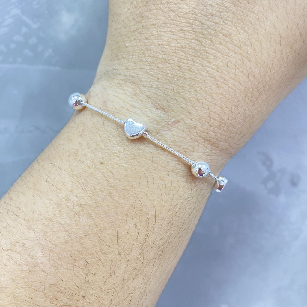 Pulseira prata folheado fio fino coração e bolinha ✨