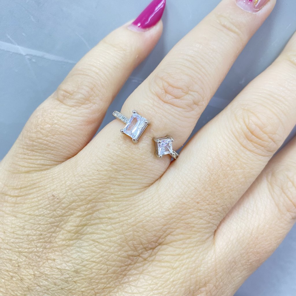 Anel ajustável cravejado e duo pedrinha ✨