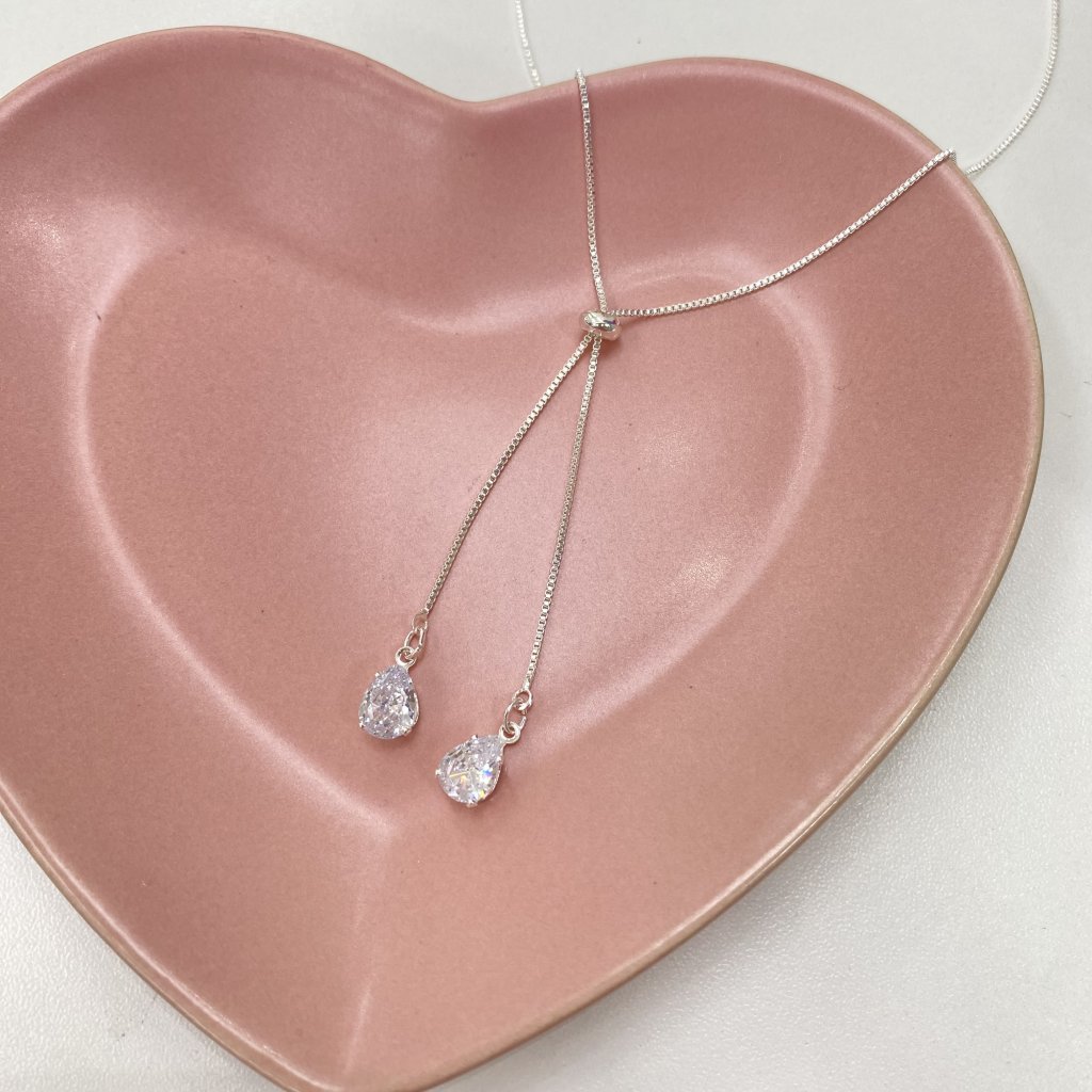 Colar prata folheado modelo gravata ponto de luz gota ✨