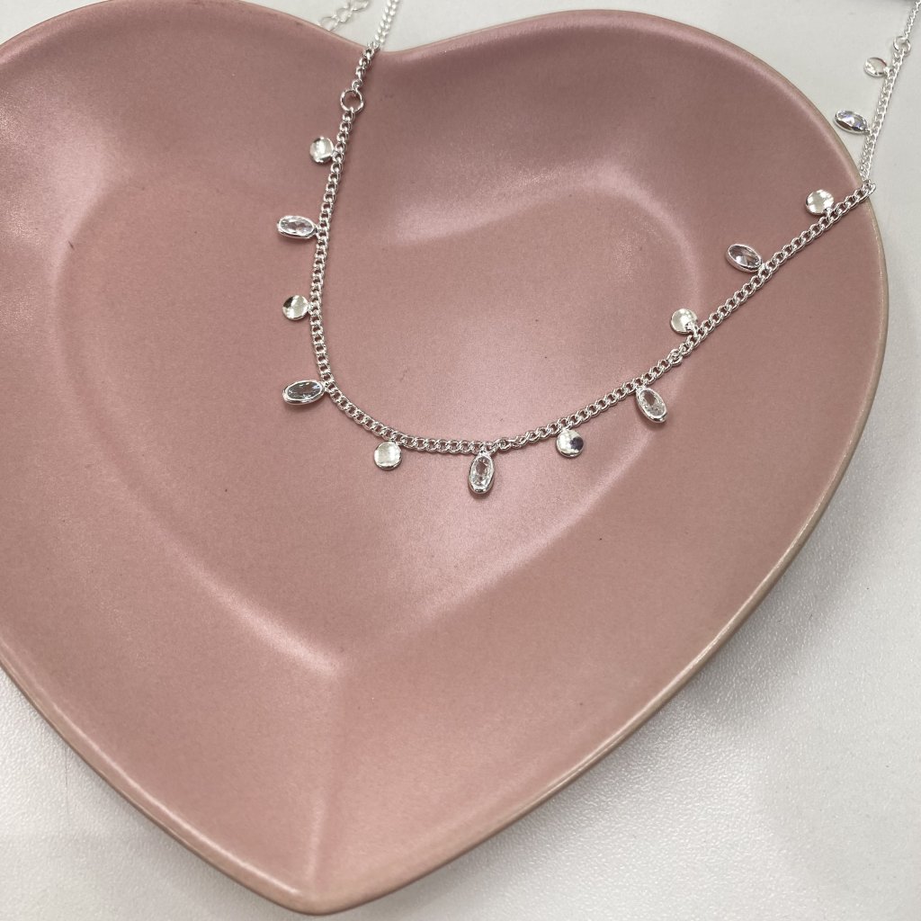 Gargantilha prata folheado mini ponto de luz achatado e bolinha ✨