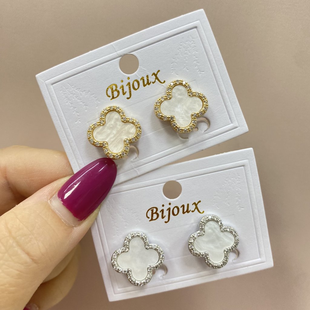 Brinco de pressão Bijoux fina flor trevo cravejado e braço ✨