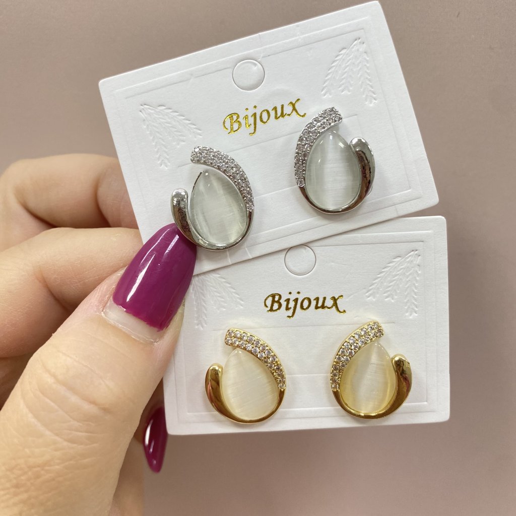 Brinco Bijoux fina modelo Gota com pedra e cravejado ✨