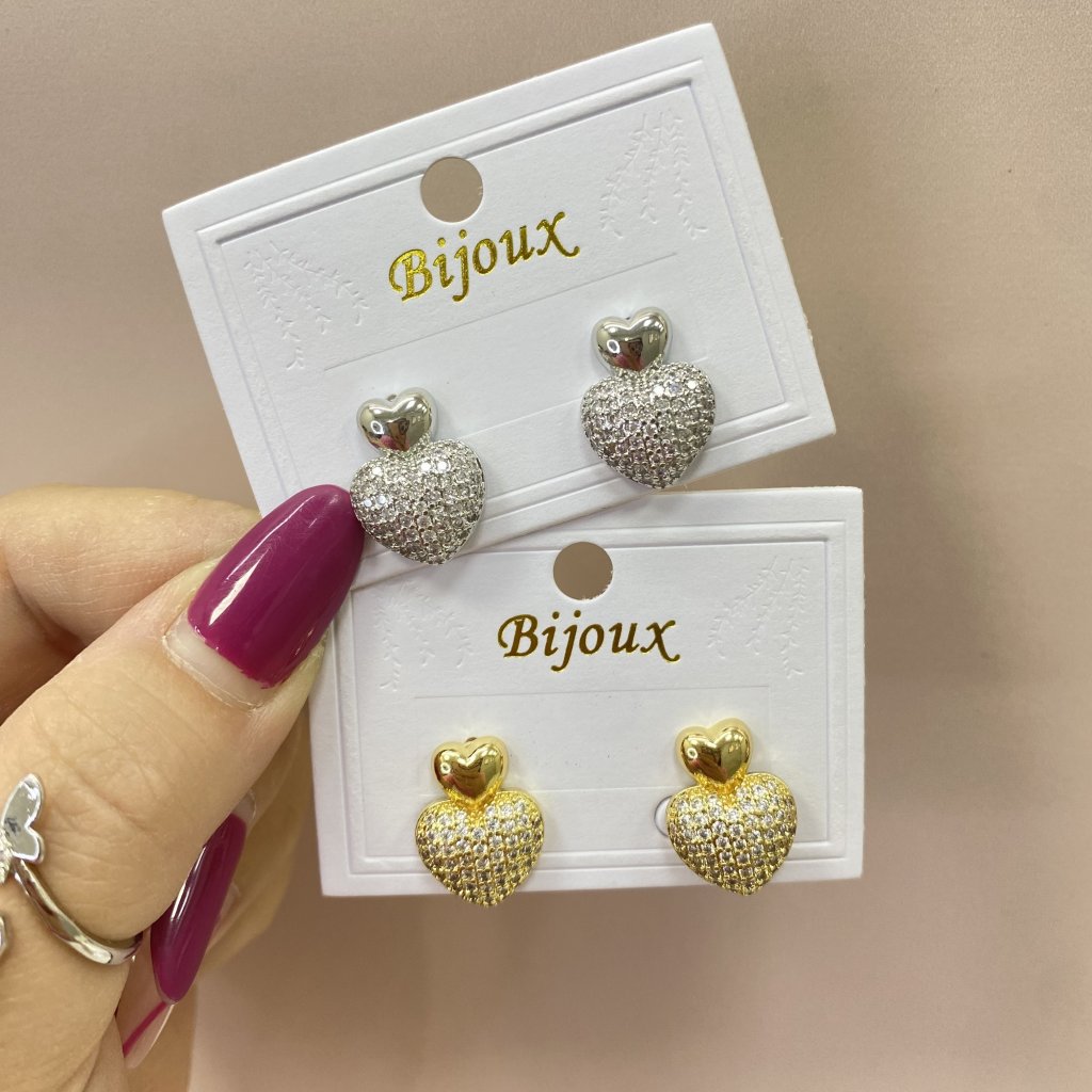 Brinco Bijoux fina modelo duo coração lido e cravejado ✨