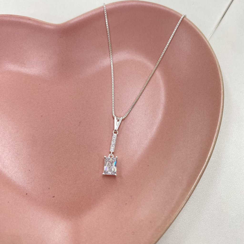 Colar prata folheado pingente ponto de luz quadrado ✨