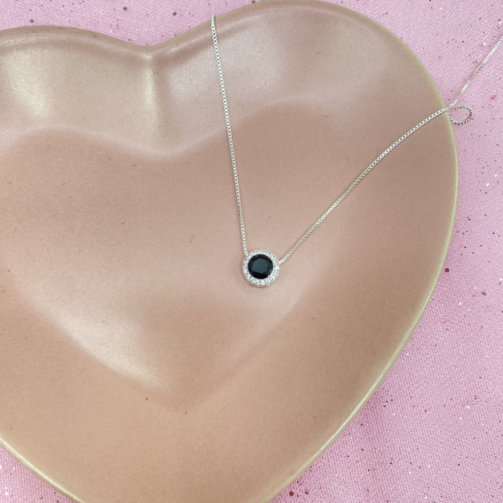 Colar prata folheado fio persiana e ponto de luz negra ✨