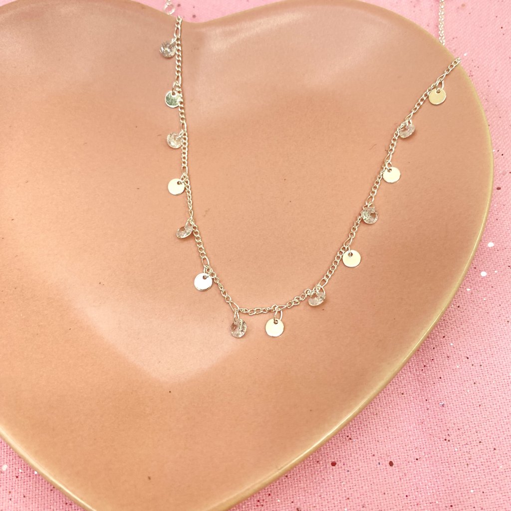 Gargantilha prata folheado mini medalhas e ponto de luz ✨