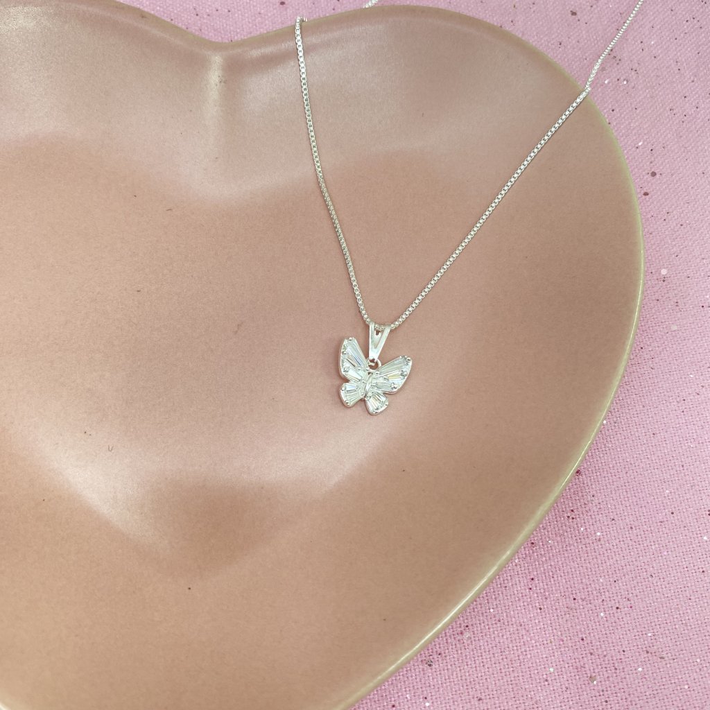 Colar prata folheado pingente borboleta cravejada ✨