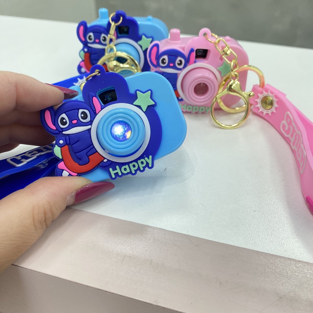 Chaveiro infantil câmera Stitch (ACENDE COM AS FOTOS DO STITCH) 💙🩷