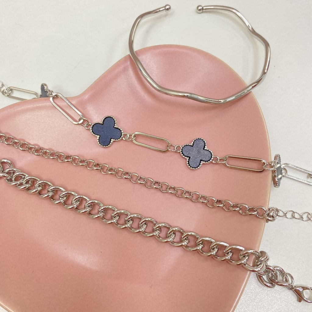 Kit pulseira e bracelete modelo trevo da sorte negro ✨ - Dafu 