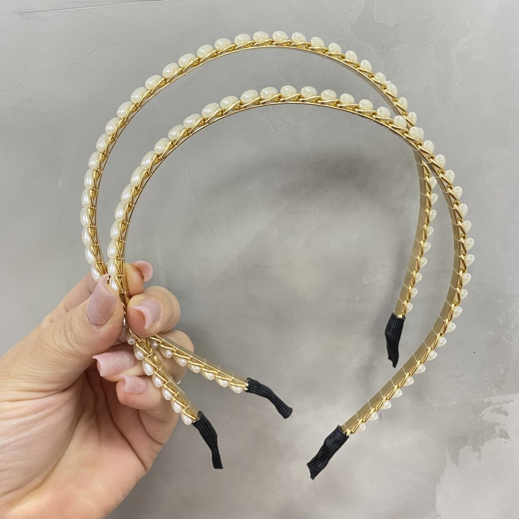 Arquinho para cabelo dourado e pedrinhas aperoladas ✨