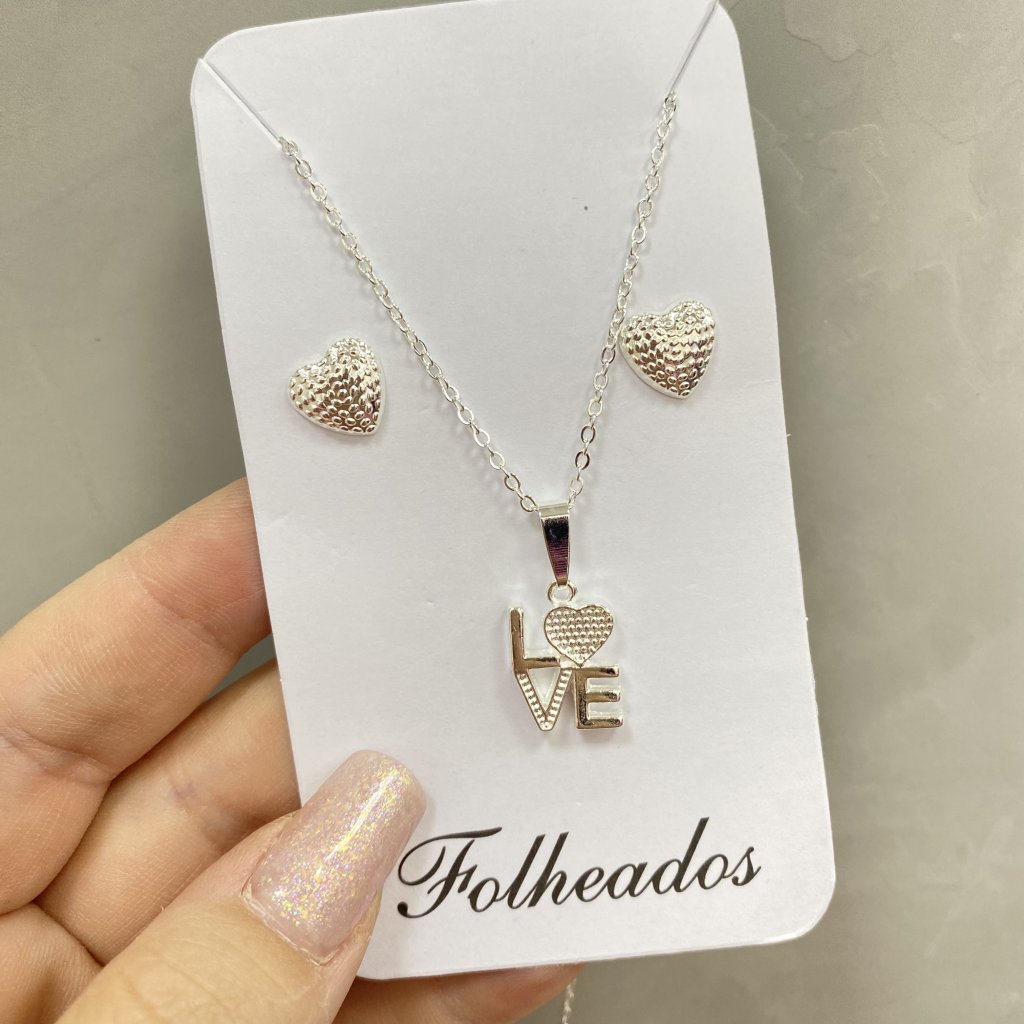 Conjunto colar e brinco prata folheado pingente love e coração ✨