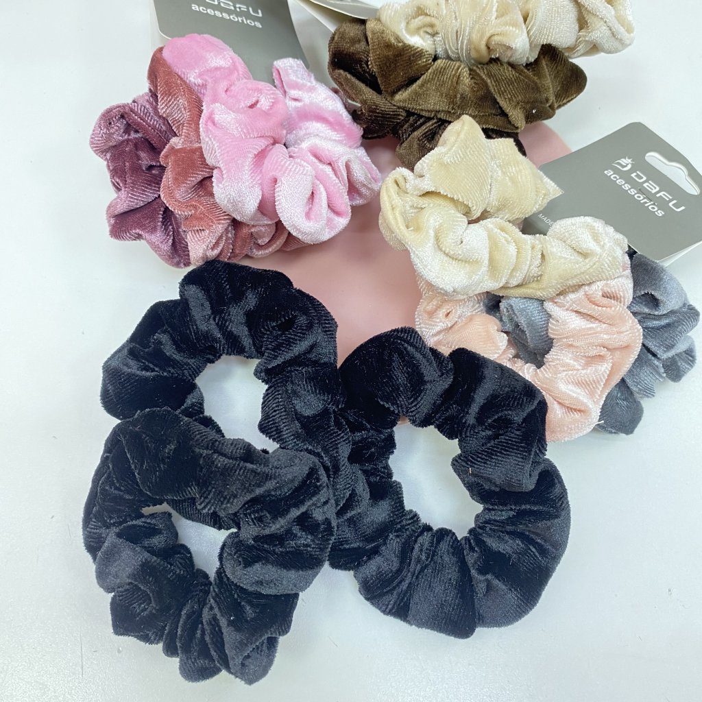 Kit 3 laços em tecido plush preto ✨