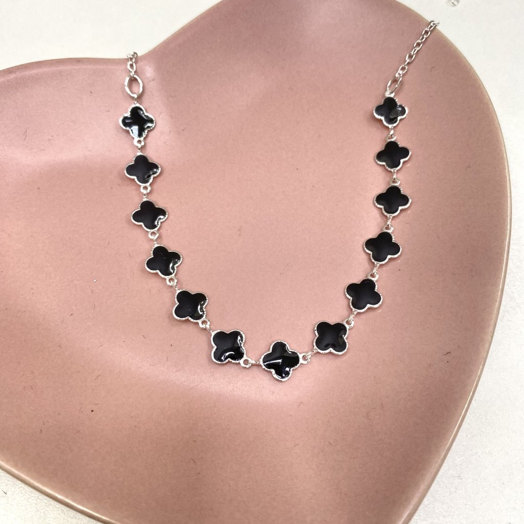 Gargantilha prata folheado fio médio  trevo da sorte negro ✨