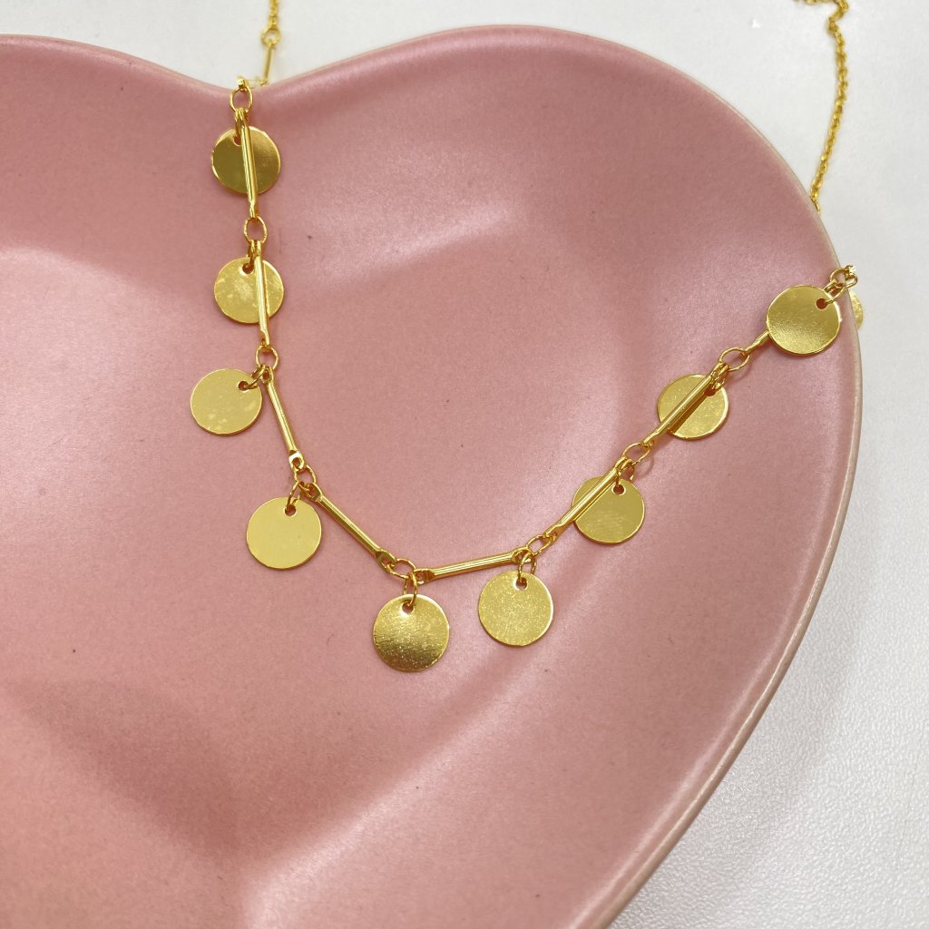 Colar dourado folheado fio detalhado e medalhas pequena ✨