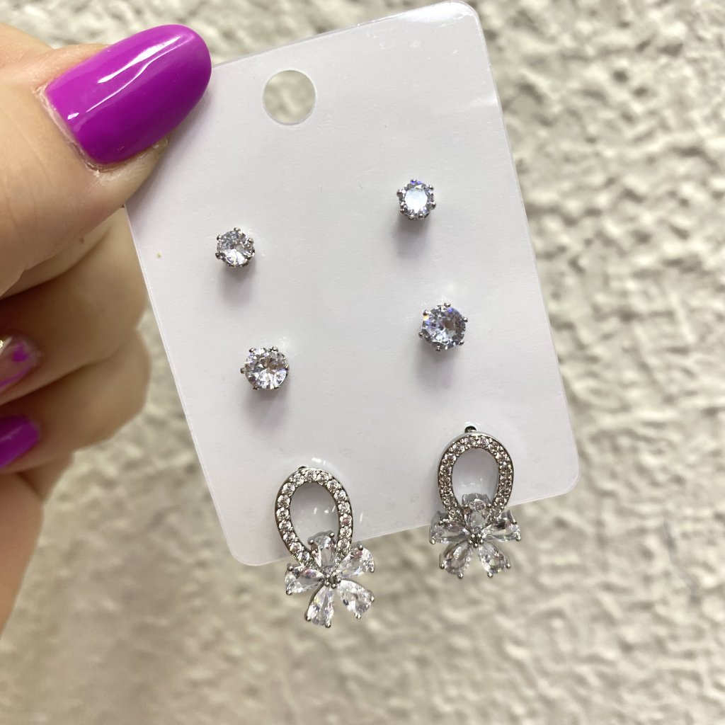 Kit 2 brinco ponto de luz e arco e flor cravejada Bijoux fina ✨