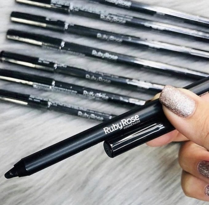 Lápis de olho Carbon - Ruby Rose