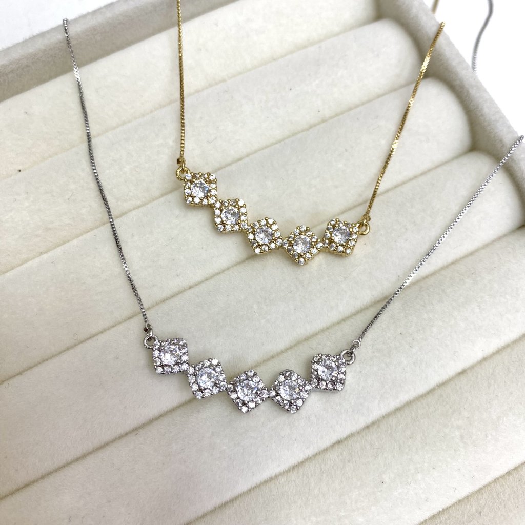 Colar bijoux fina fio flor da sorte cravejado ✨