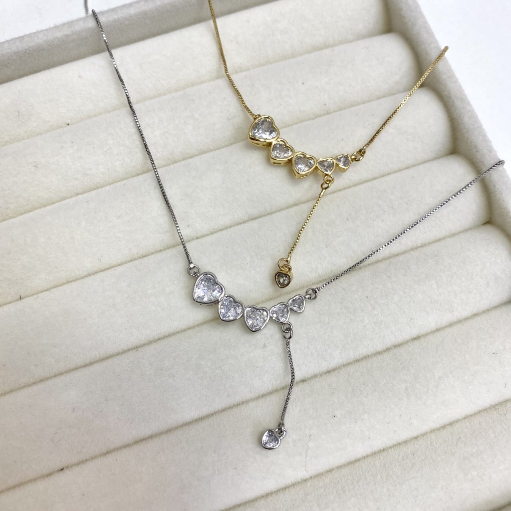 Colar bijoux fina fio coração cravejado e ponto de luz mini pendurado ✨