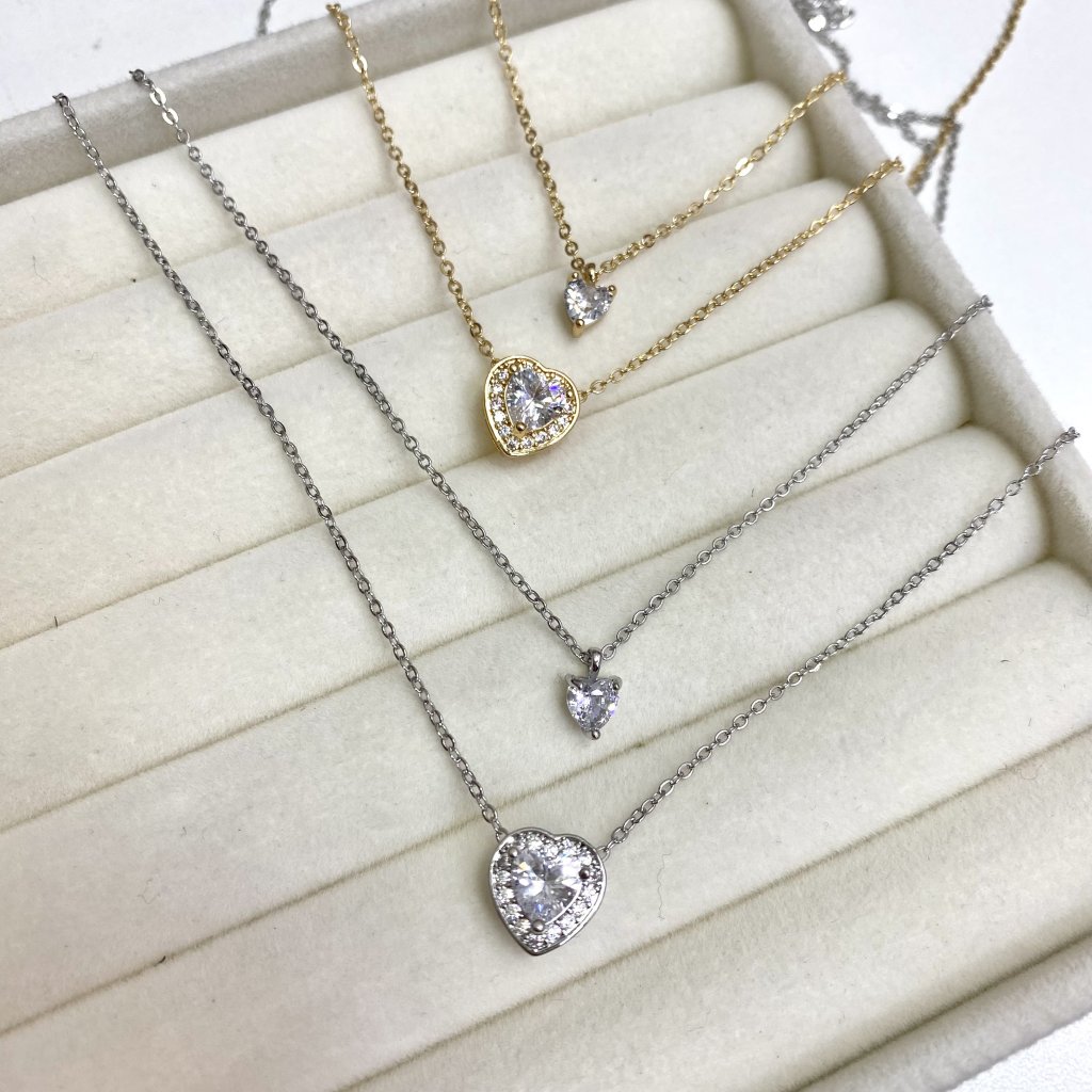 Colar duo bijoux fina mini coração e coração cravejado ✨