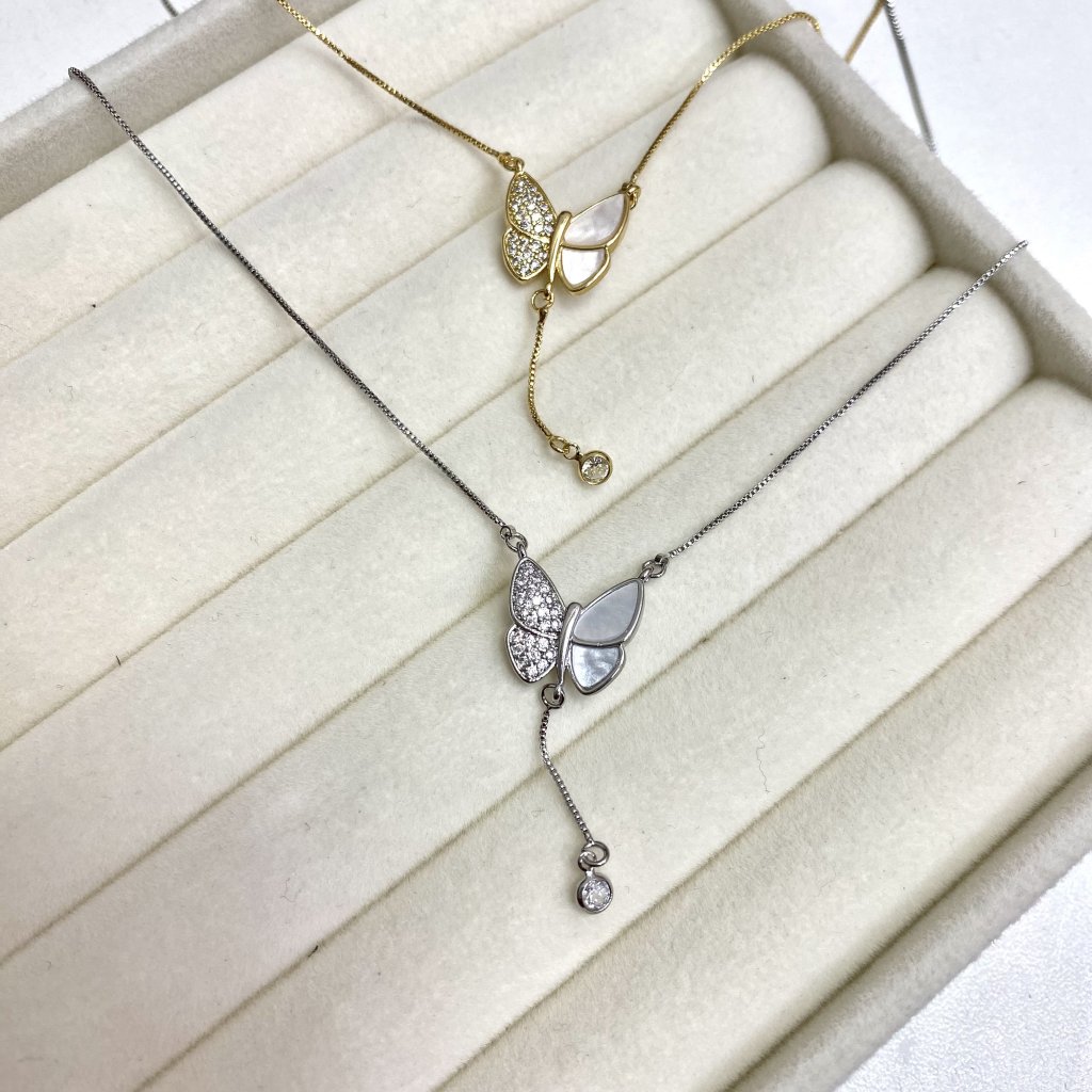 Colar bijoux fina borboleta meia cravejada e madrepérola 🦋 