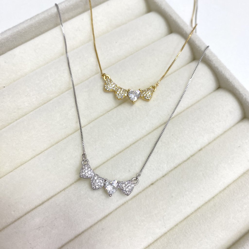 Colar bijoux fina fio corações cravejado e pedrinha ✨
