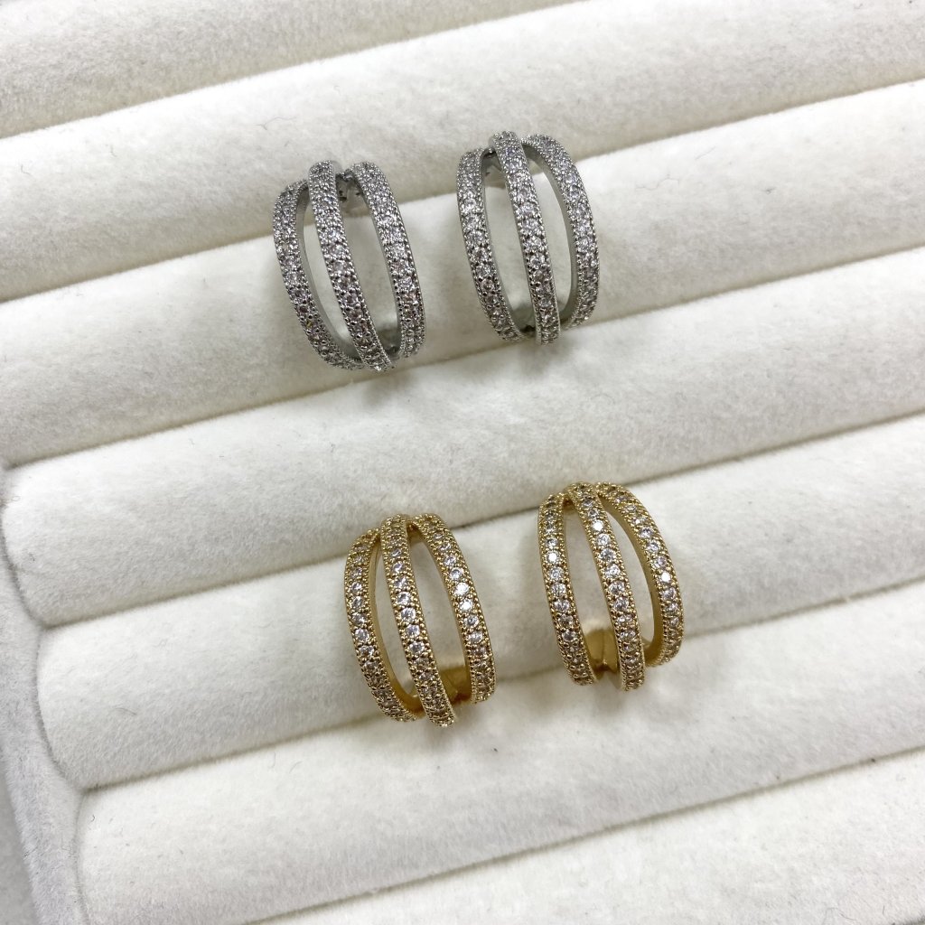 Argola bijoux fina 3 fio cravejado ✨