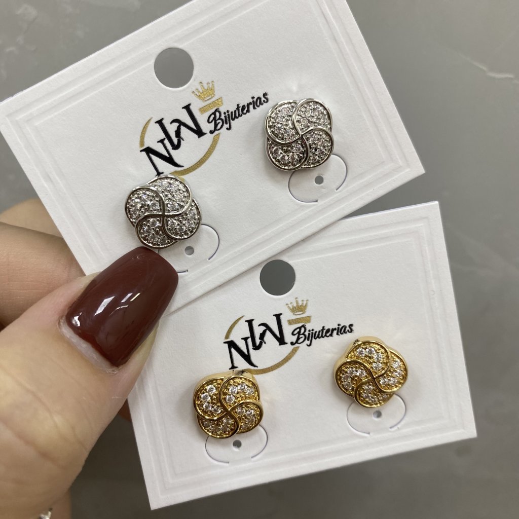 Brinco bijoux fina modelo trevo cravejado (arredondado) ✨