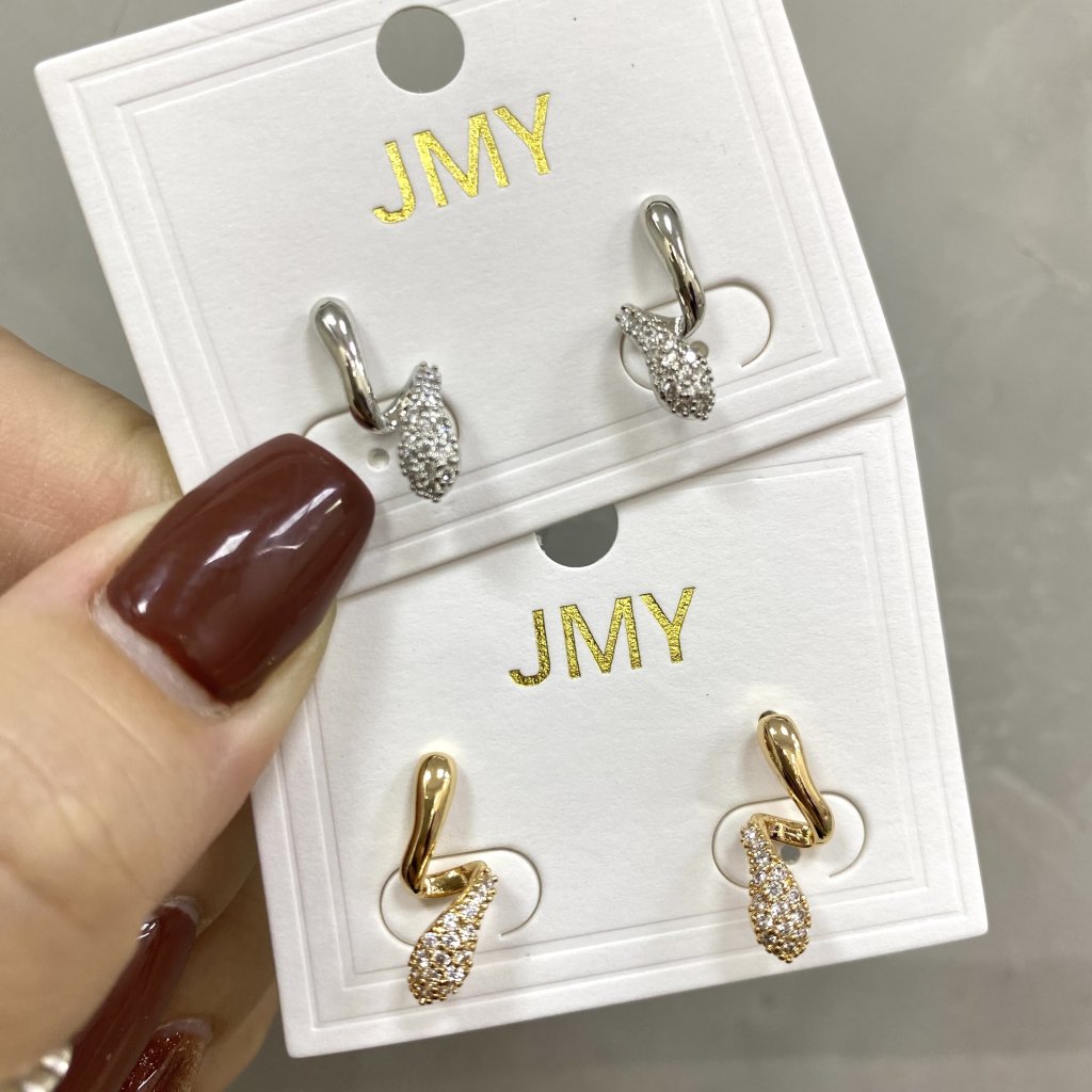 Brinco bijoux fina modelo cobra cravejada ✨