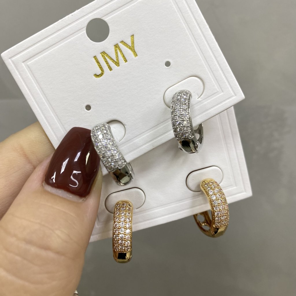 Argola bijoux fina cravejada (arredondada) ✨