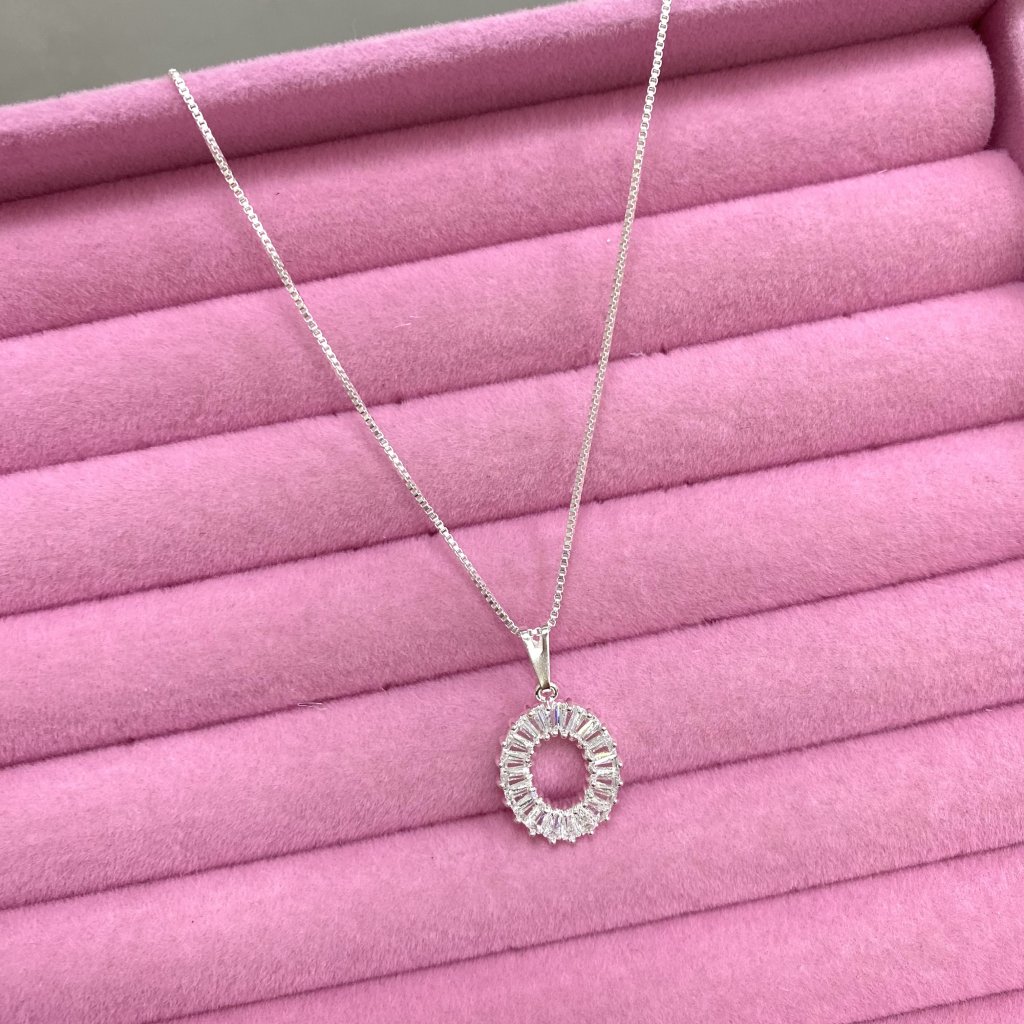 Colar prata folheado pingente oval cravejado ✨