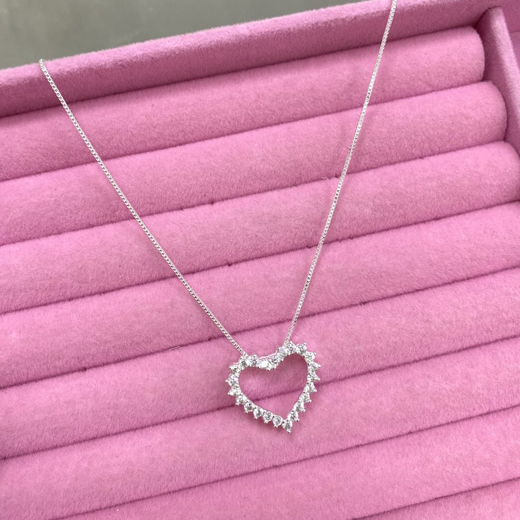 Colar prata folheado pingente coração cravejado ✨